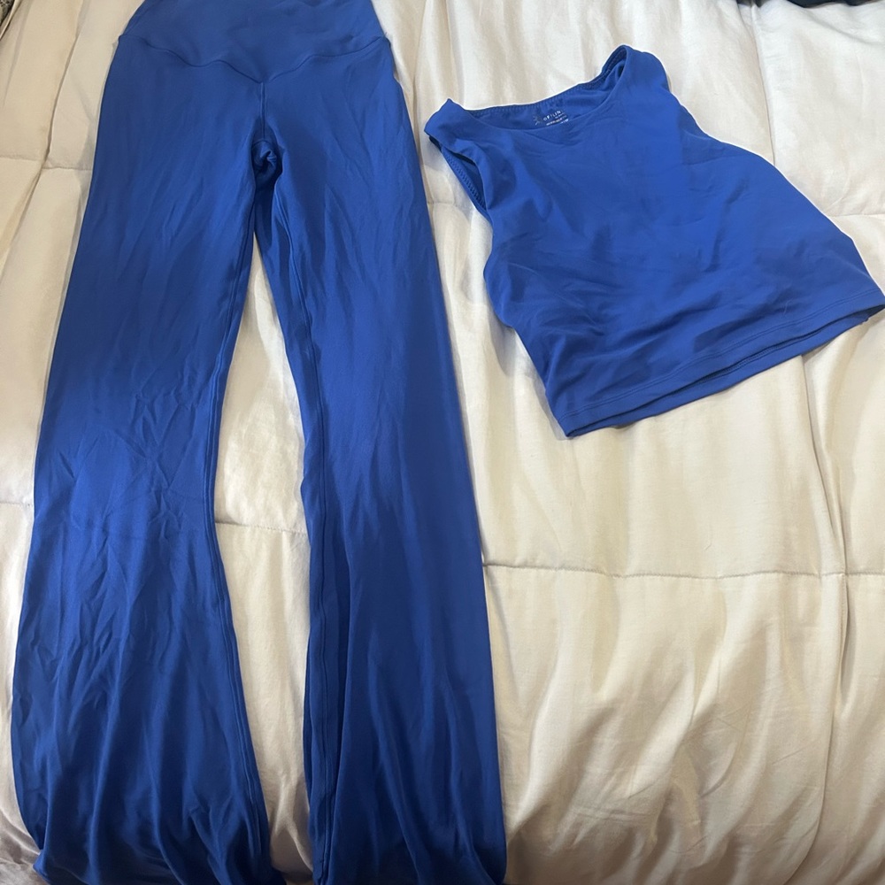 Aerie Vibrant Blue Leggings and Top Set - Picture 4 of 4